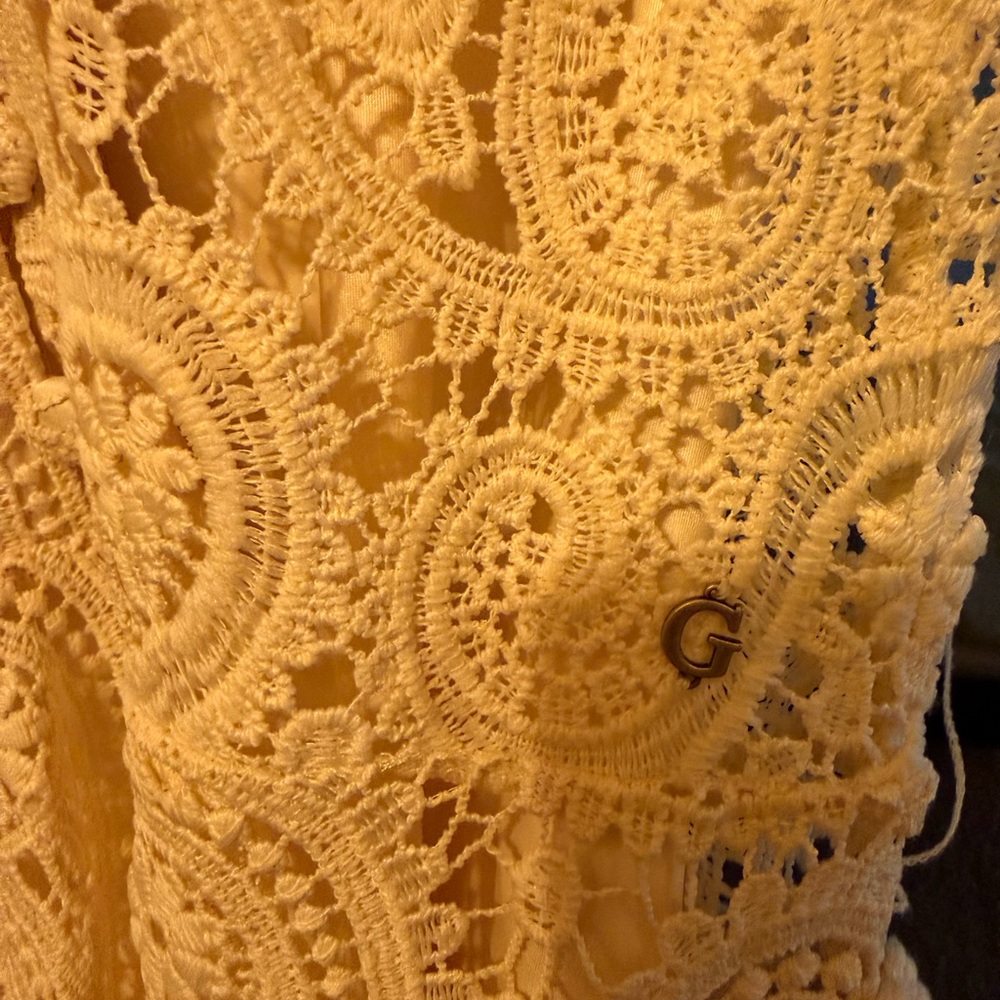 NWOT Guess Crochet Lace Dress in Cream - Picture 4 of 10